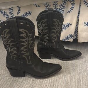 Black Tecovas “The Jolene”